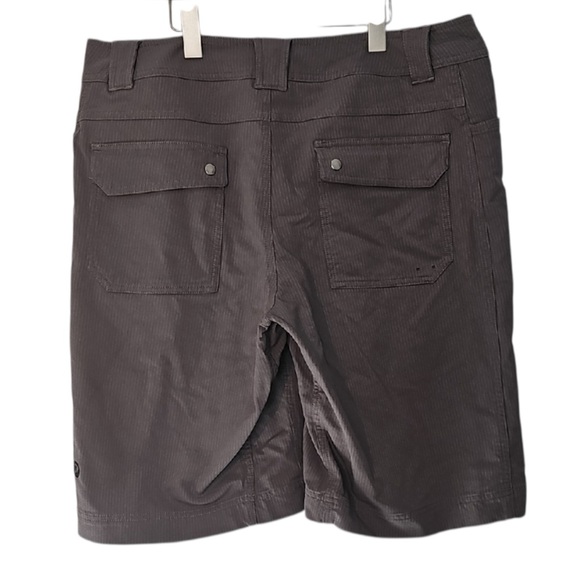 🍄 Lululemon Men's Gray Shorts, Size 36 - Picture 3 of 12